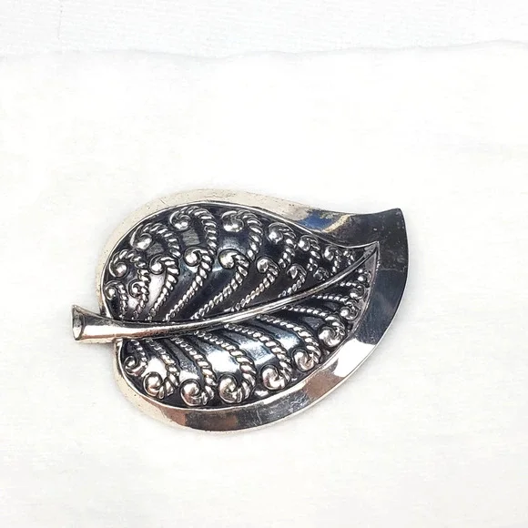 Vintage Danecraft Ornate Sterling Silver Signed Leaf Brooch - Picture 5 of 13